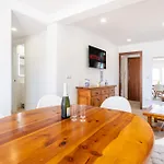 Elixir First Line Apartment *